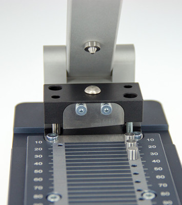 Outil à découper les bracelets-cuir ou caoutchouc, mesures en mm, 285 x 100 mm
